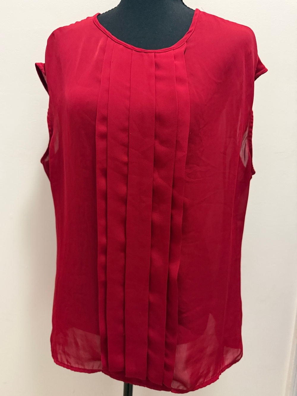 Worthington Women’s Red Pleated Front Sleeveless Top-size XL